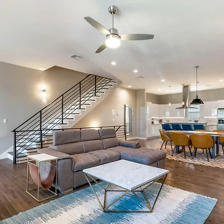 Villa Fully-Furnished Townhouse With Luxury Amenities